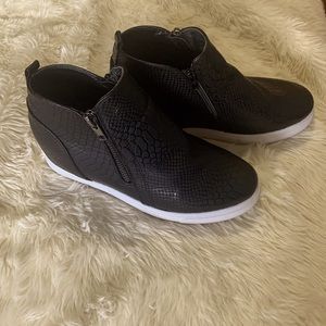 Zip side HighTop Outdoor black snake skin Sneakers